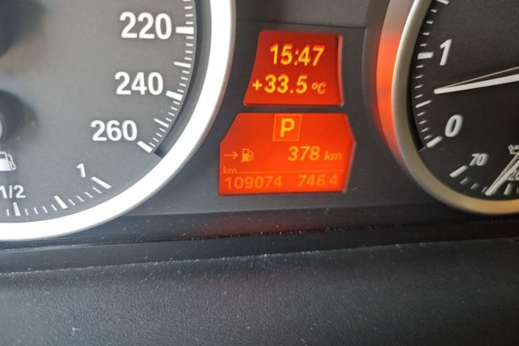 Used BMW X6 2013 xDrive35i Odometer Close Up
