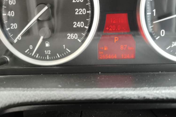 Used BMW X6 2013 xDrive35i Odometer Close Up