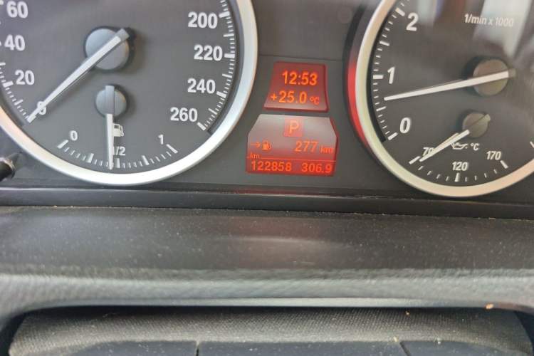 Used BMW X6  Odometer Close Up