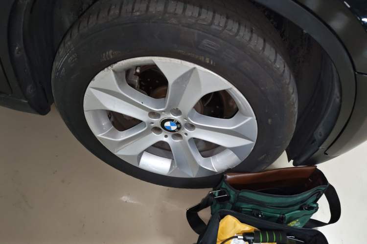 Used BMW X6 2013 xDrive35i Right Front Wheel Hub