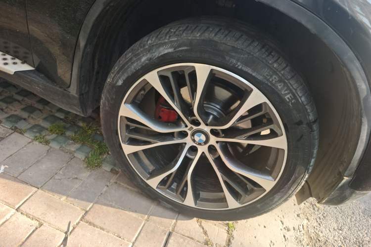 Used BMW X6 2013 xDrive35i Right Front Wheel Hub