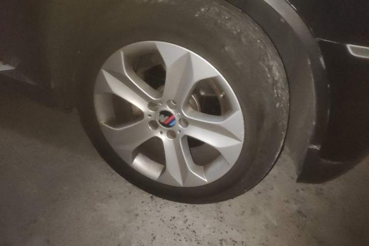 Used BMW X6  Right Front Wheel Hub