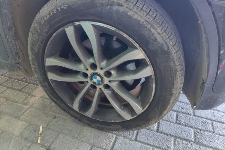 Used BMW X6  Right Front Wheel Hub