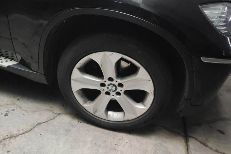 Used BMW X6  Right Front Wheel Hub