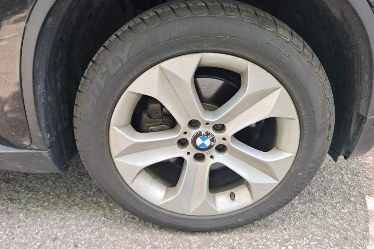 Used BMW X6  Right Front Wheel Hub