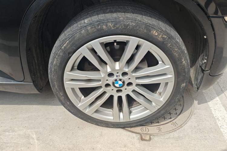 Used BMW X6 2013 xDrive40i Right Front Wheel Hub