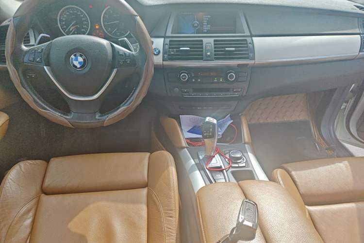 Used BMW X6  Center Console