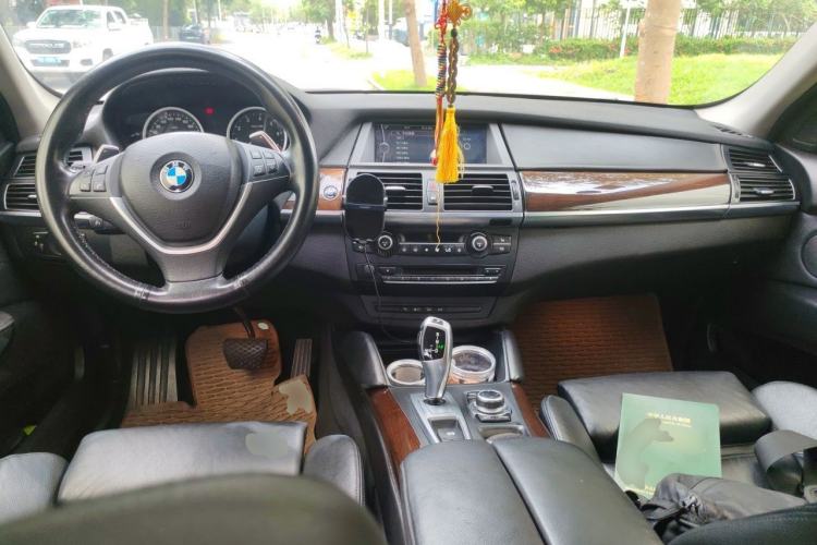 Used BMW X6  Center Console