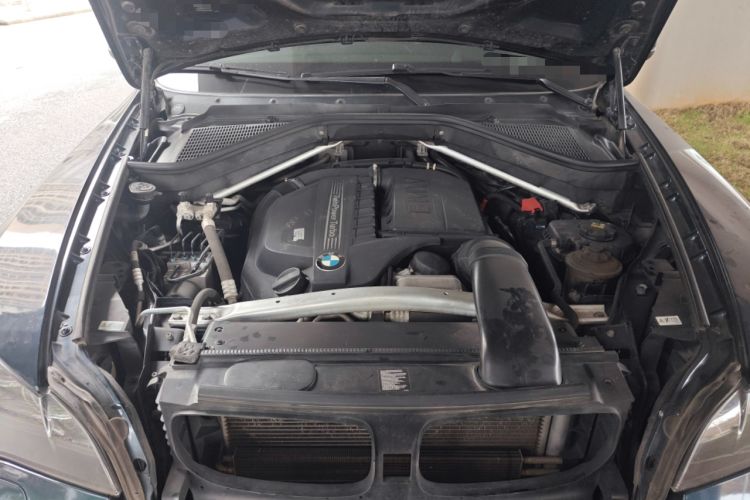 Used BMW X6 2013 xDrive35i Engine Bay