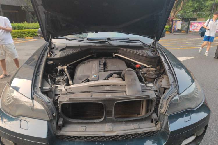 Used BMW X6 2013 xDrive35i Engine Bay