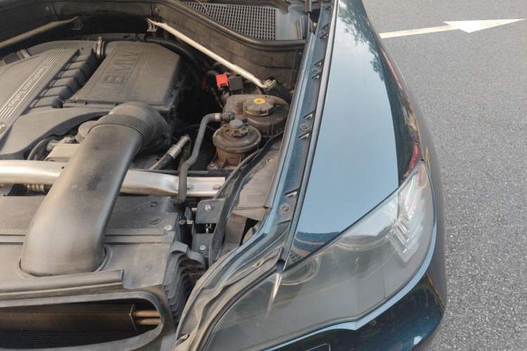 Used BMW X6 2013 xDrive35i Engine Bay Left