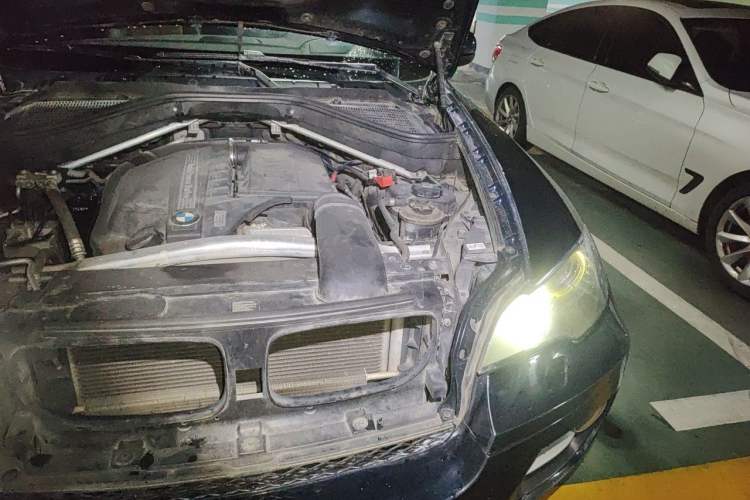 Used BMW X6 2013 xDrive35i Engine Bay Left