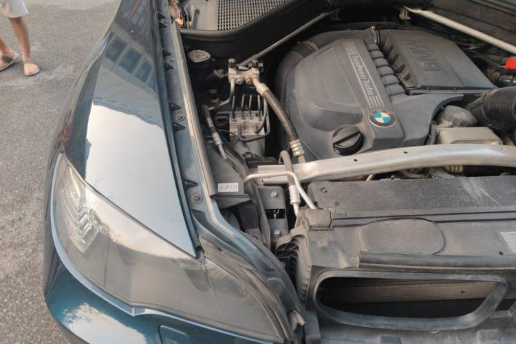 Used BMW X6 2013 xDrive35i Engine Bay Right