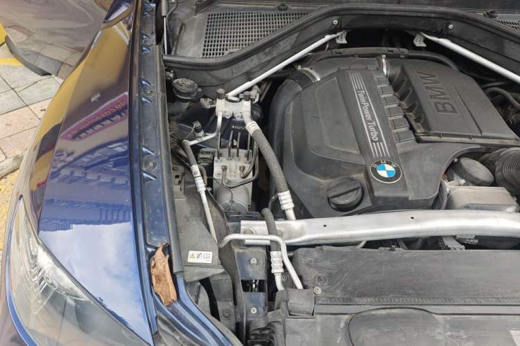 Used BMW X6 2013 xDrive35i Engine Bay Right