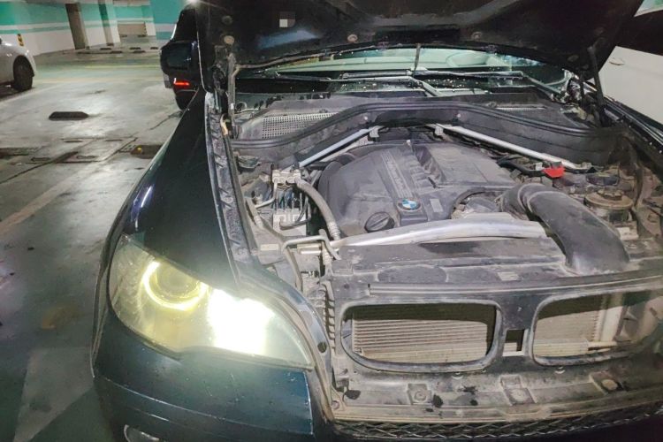 Used BMW X6 2013 xDrive35i Engine Bay Right