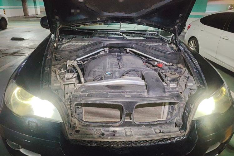 Used BMW X6 2013 xDrive35i Engine Bay