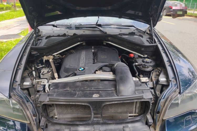 Used BMW X6  Engine Bay