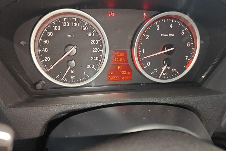 Used BMW X6 2013 xDrive35i Odometer Close Up