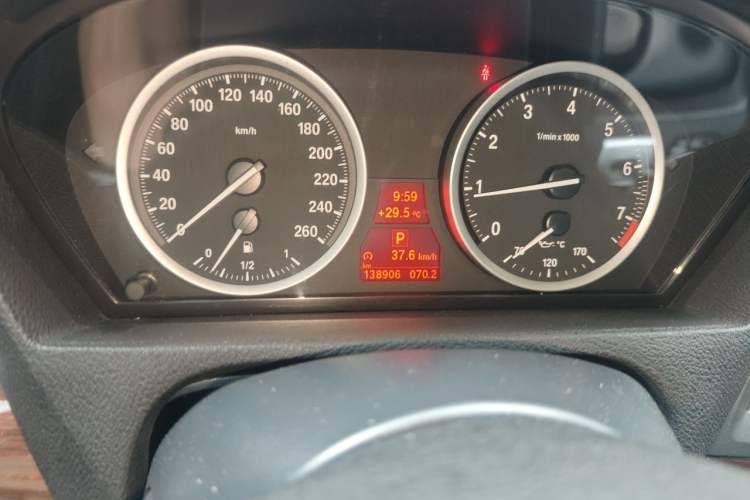 Used BMW X6 2013 xDrive35i Odometer Close Up