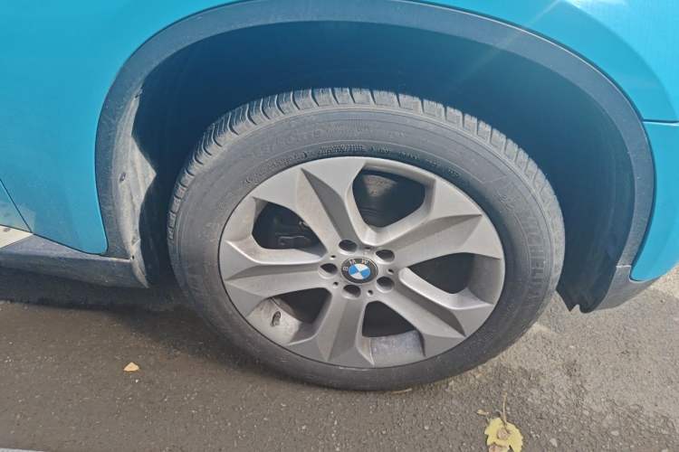 Used BMW X6  Right Front Wheel Hub