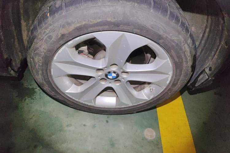 Used BMW X6 2013 xDrive35i Right Front Wheel Hub