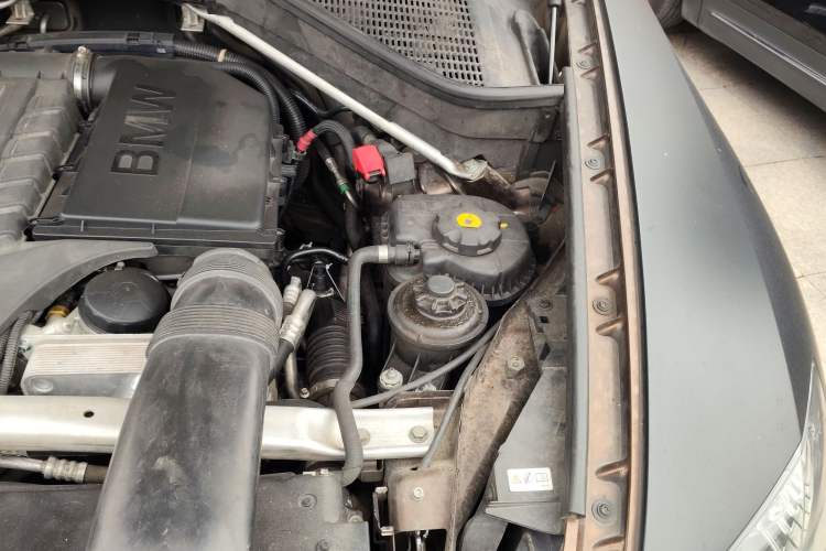 Used BMW X6 2013 xDrive35i Engine Bay Left