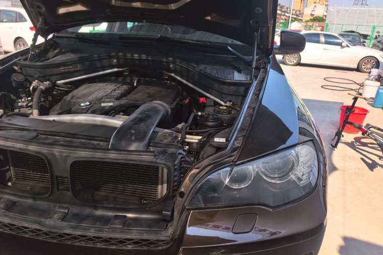 Used BMW X6 2013 xDrive35i Engine Bay Left