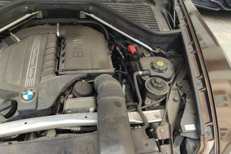 Used BMW X6 2013 xDrive35i Engine Bay Left
