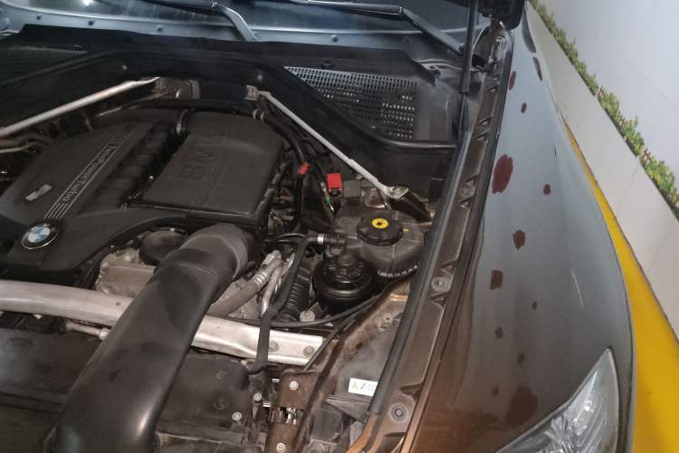 Used BMW X6 2013 xDrive35i Engine Bay Left