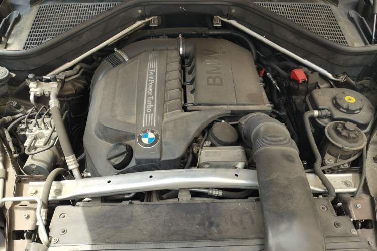 Used BMW X6 2013 xDrive35i Engine Bay