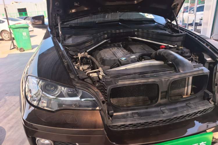 Used BMW X6 2013 xDrive35i Engine Bay Right