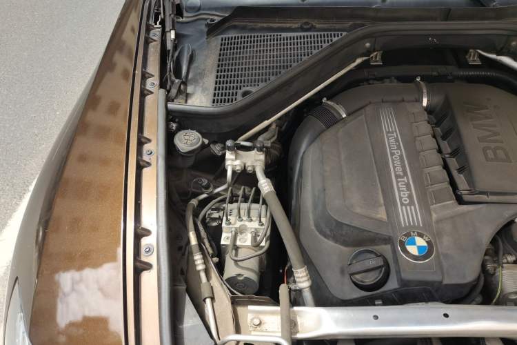 Used BMW X6 2013 xDrive35i Engine Bay Right