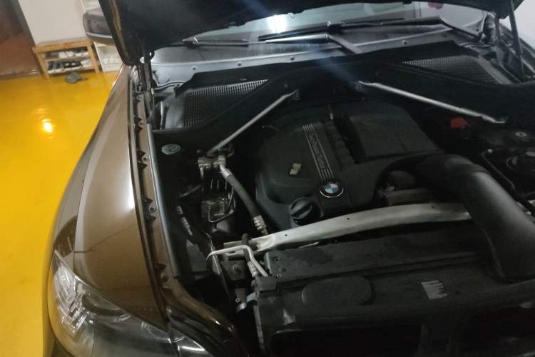 Used BMW X6 2013 xDrive35i Engine Bay Right
