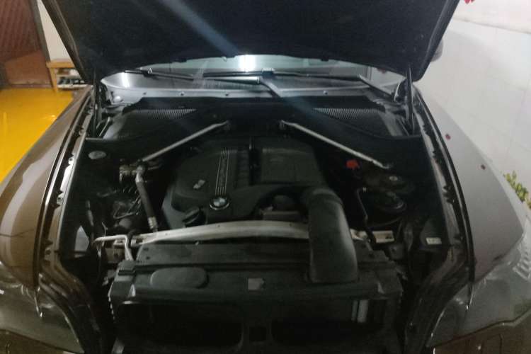 Used BMW X6 2013 xDrive35i Engine Bay