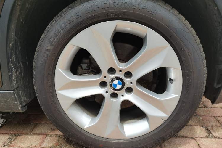Used BMW X6 2013 xDrive35i Right Front Wheel Hub
