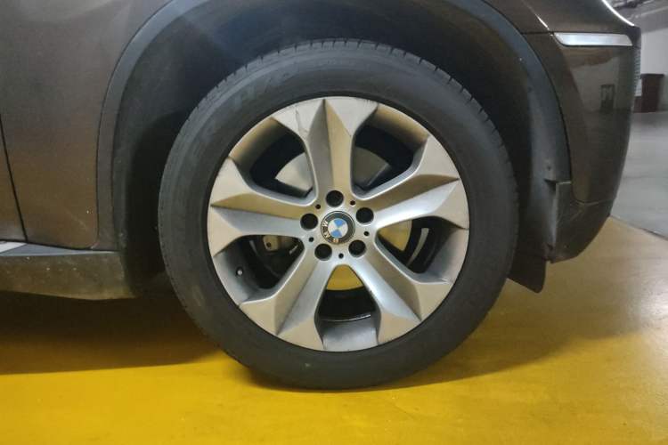 Used BMW X6 2013 xDrive35i Right Front Wheel Hub