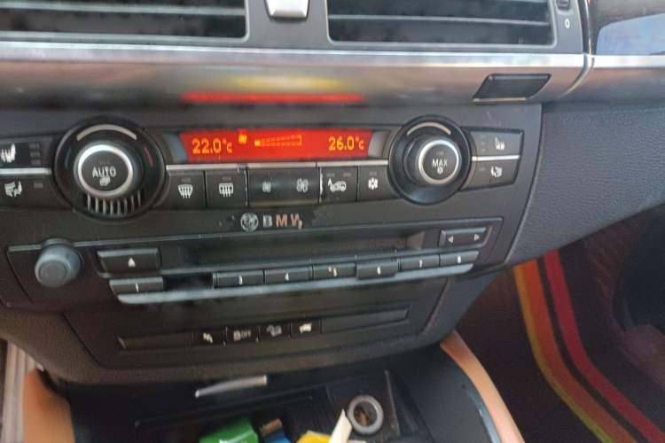 Used BMW X6 2013 xDrive35i Audio And AC Panel