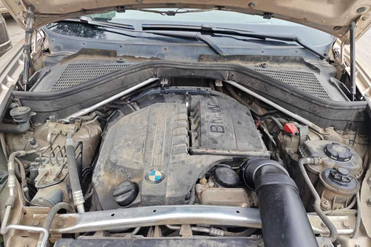 Used BMW X6 2013 xDrive35i Engine Bay