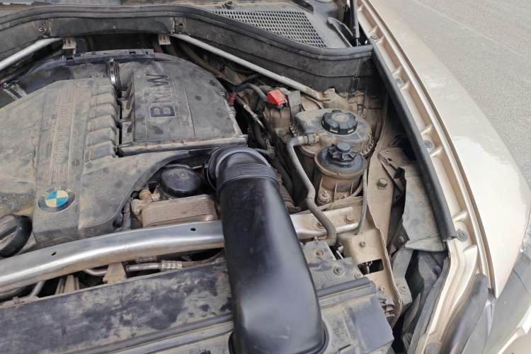 Used BMW X6 2013 xDrive35i Engine Bay Left