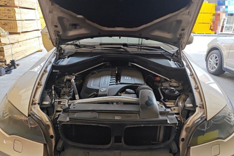 Used BMW X6  Engine Bay