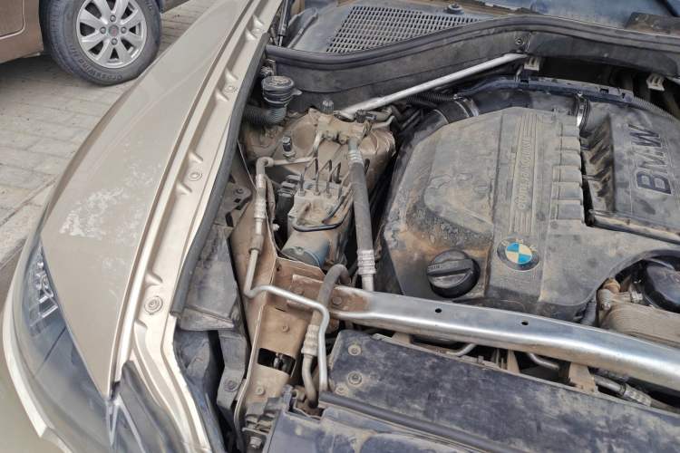 Used BMW X6 2013 xDrive35i Engine Bay Right