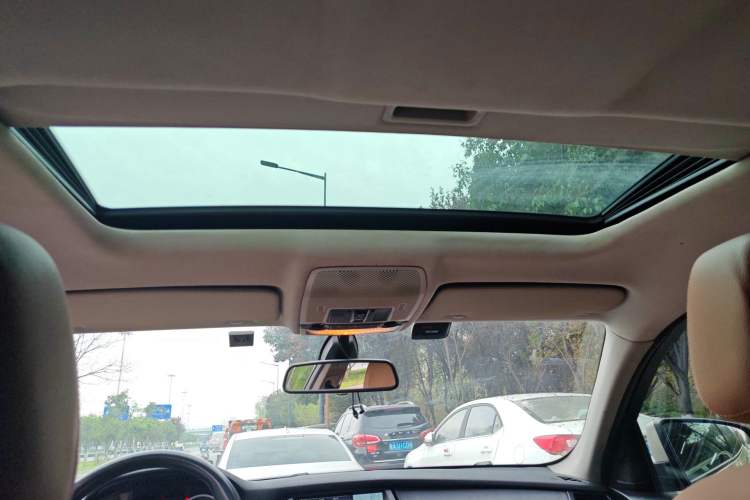 Used BMW X6 2013 xDrive35i Headliner