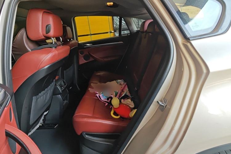 Used BMW X6  Left Rear Seat