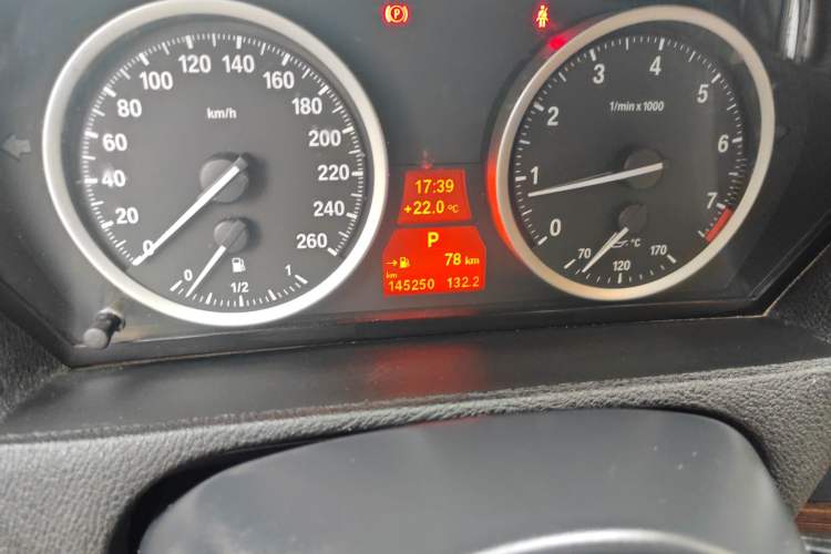 Used BMW X6 2013 xDrive35i Odometer Close Up