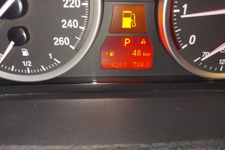 Used BMW X6 2013 xDrive35i Odometer Close Up
