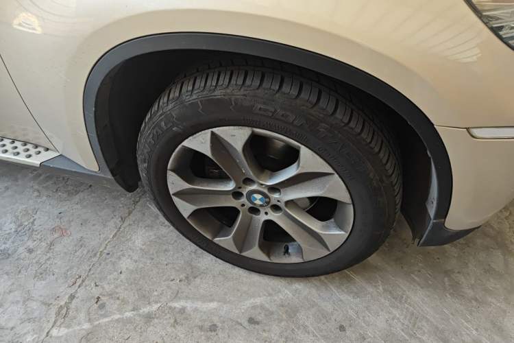 Used BMW X6  Right Front Wheel Hub