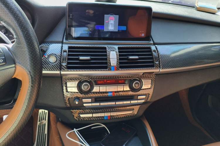 Used BMW X6 2013 xDrive35i Audio And AC Panel