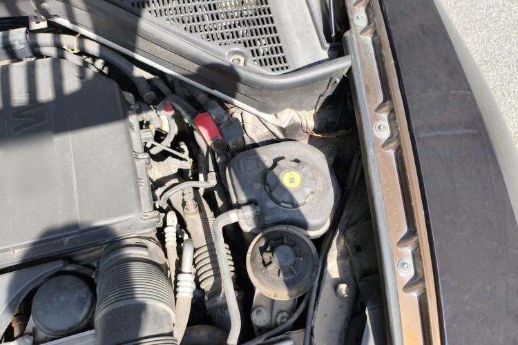 Used BMW X6 2013 xDrive35i Engine Bay Left