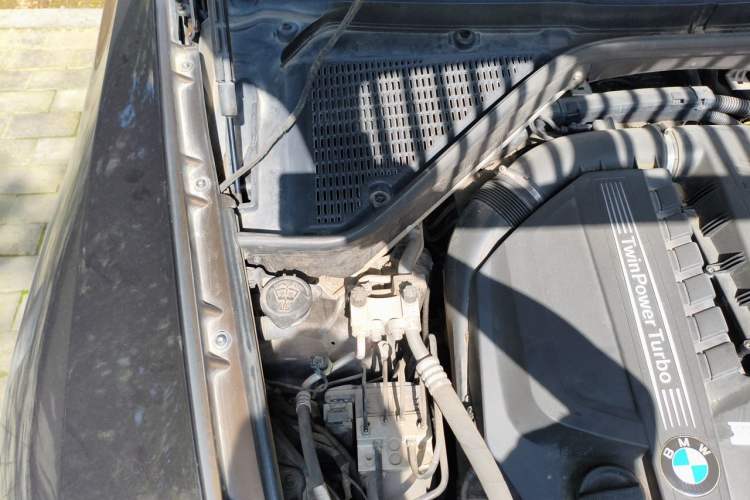 Used BMW X6 2013 xDrive35i Engine Bay Right