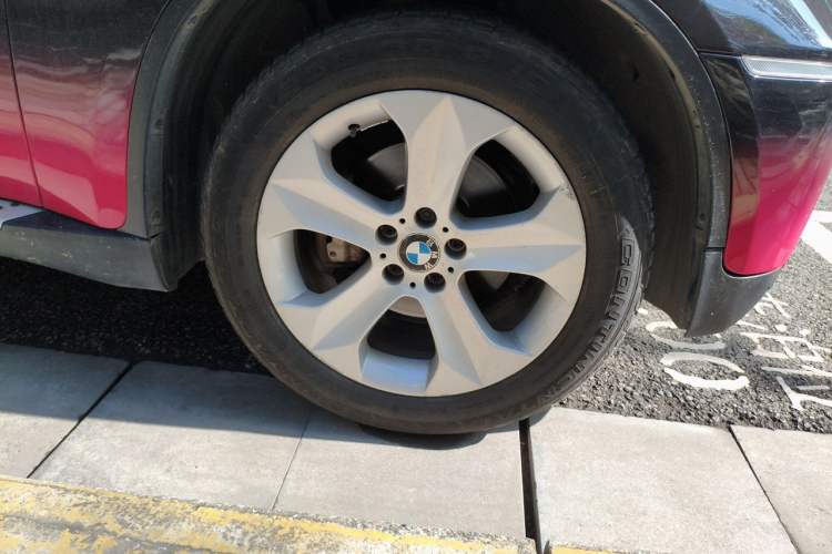 Used BMW X6 2013 xDrive35i Right Front Wheel Hub